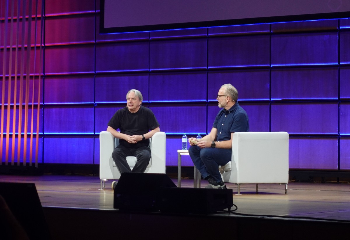 [Linus Torvalds and Dirk Hohndel]