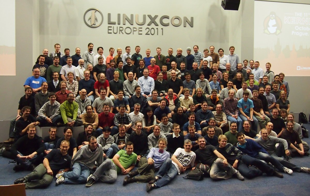 2011 Kernel Summit second-day group photo [LWN.net]