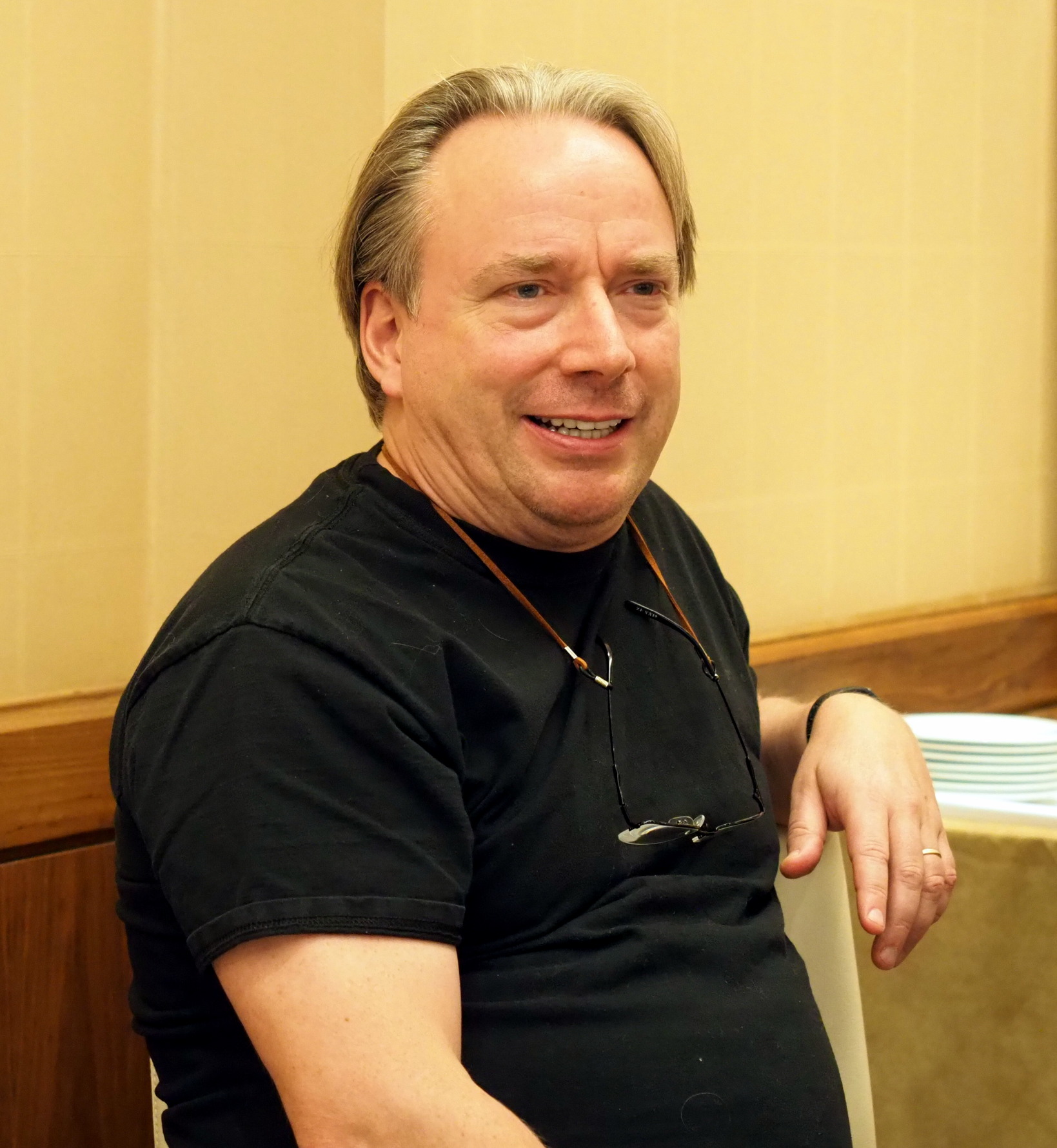 Linus Torvalds in ascii art easy